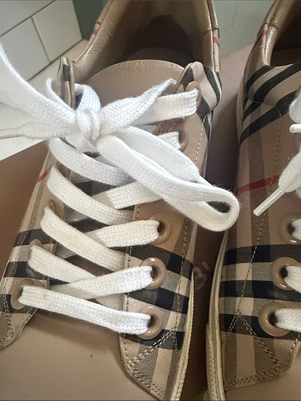 Burberry archive Beige Plaid Low-Top Sneakers with White Laces